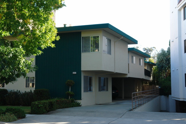 618 Ansel Rd in Burlingame, CA - Foto de edificio - Building Photo