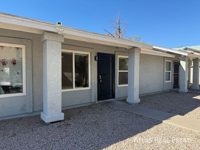 2826 E Capri Cir in Mesa, AZ - Building Photo - Building Photo