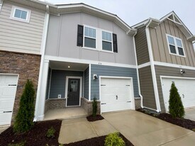 214 Brook Farm Ln in Fuquay Varina, NC - Building Photo