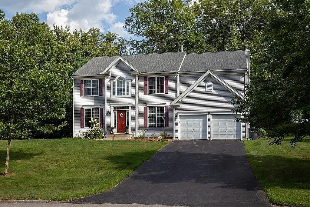 3 Lilac Ln in Grafton, MA - Building Photo