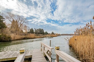 146 Heady Creek Ln in Southampton, NY - Building Photo - Building Photo