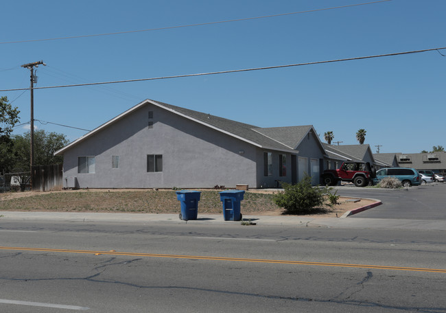 700 Sunnyside Ave in Clovis, CA - Building Photo - Building Photo