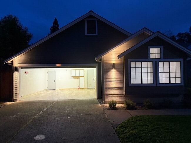 1925 Lecair Ct in Napa, CA - Building Photo - Building Photo