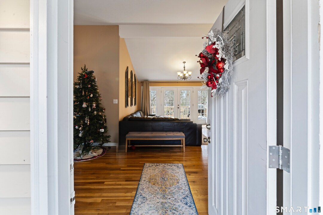 1 Hawthorne Cove in Danbury, CT - Building Photo