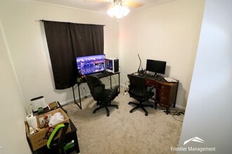 2013-2015 Shirley Ln in Manhattan, KS - Building Photo - Building Photo