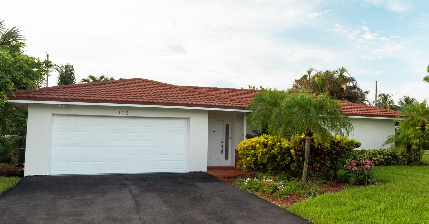 905 Sunset Rd in Boynton Beach, FL - Building Photo
