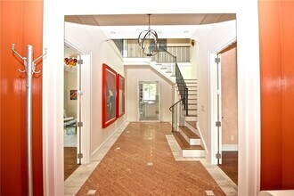 203 Coggeshall Ave, Unit 2 in Newport, RI - Building Photo - Building Photo