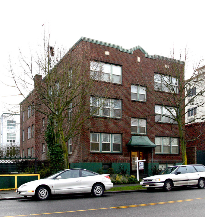 Ellinwood in Seattle, WA - Building Photo