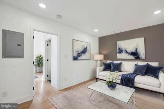 5043 Spruce St in Philadelphia, PA - Building Photo - Building Photo