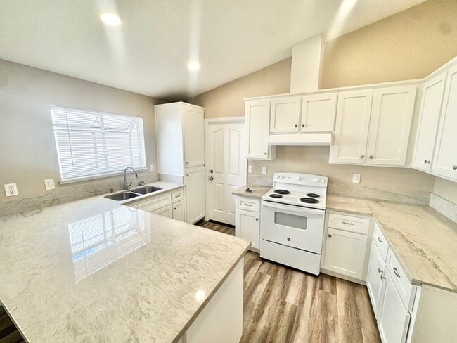 6945 Pollen Way in Citrus Heights, CA - Building Photo - Building Photo