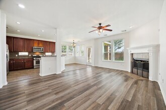 13013 Fair Breeze Ln in Pearland, TX - Building Photo - Building Photo