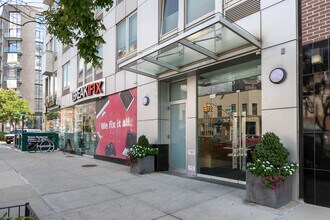 1050 Jackson Ave in Long Island City, NY - Building Photo - Building Photo