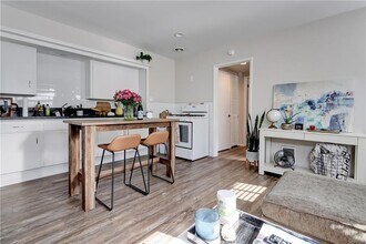 1010 8th St, Unit 1010 1.2 in Hermosa Beach, CA - Building Photo - Building Photo