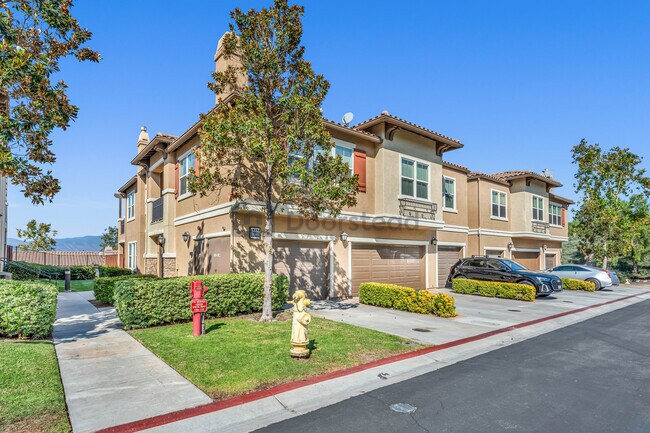 15659 Vista Way, Unit 100 in Lake Elsinore, CA - Building Photo - Building Photo