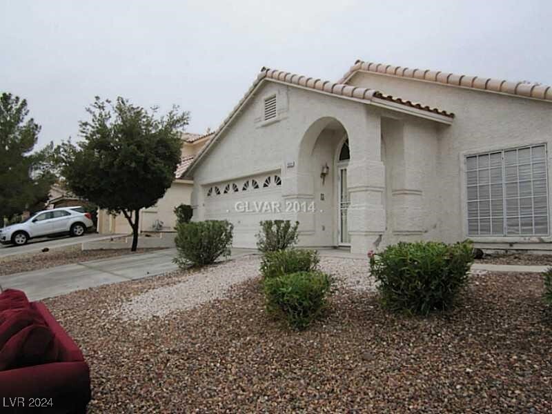 1932 Altivo Dr in Henderson, NV - Building Photo