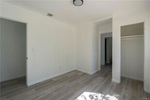 17955 Cantara St in Los Angeles, CA - Building Photo