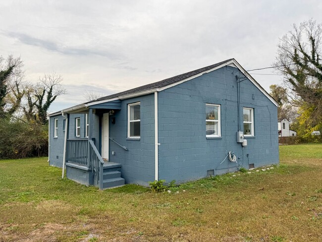 1106 Bolling St in Petersburg, VA - Foto de edificio - Building Photo