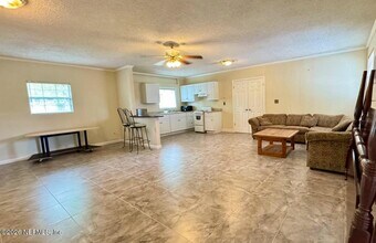 5557 Floral Ave in Jacksonville, FL - Building Photo - Building Photo