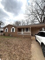 1029 Hungerford St in Brownsville, TN - Building Photo