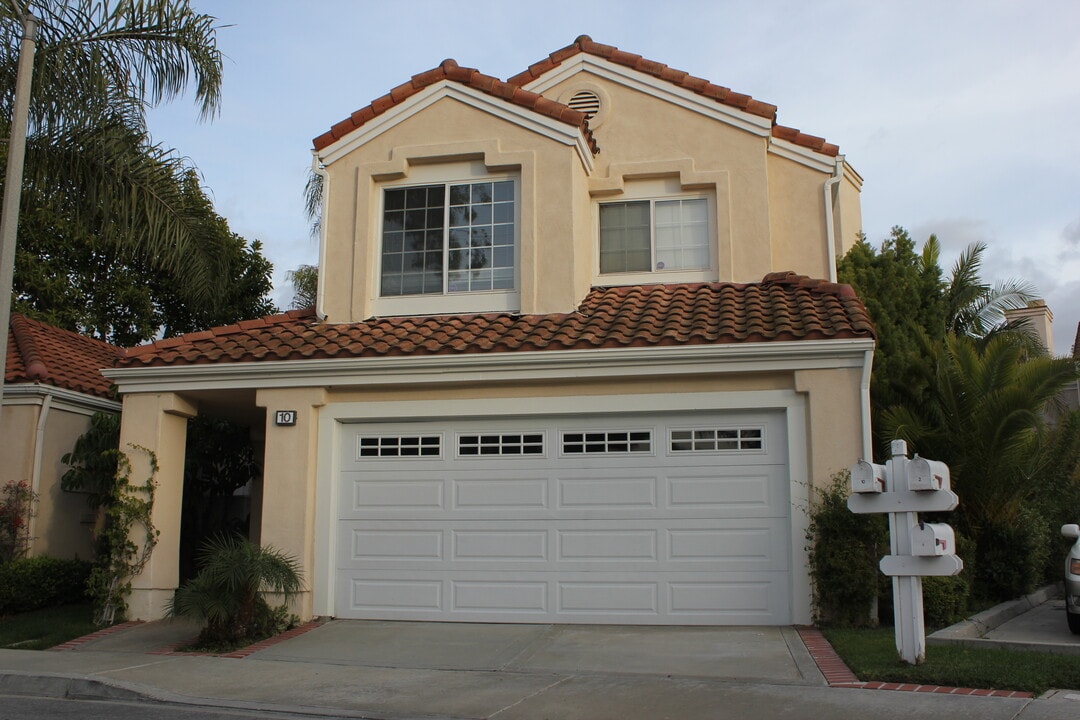 10 Del Andante in Irvine, CA - Foto de edificio
