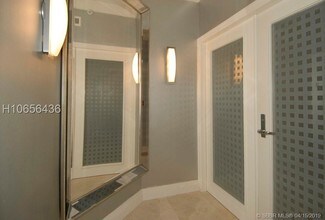 6051 N Ocean Dr-Unit -703 in Hollywood, FL - Foto de edificio - Building Photo