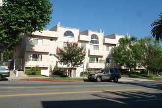 4631 Kester Ave in Sherman Oaks, CA - Building Photo - Building Photo