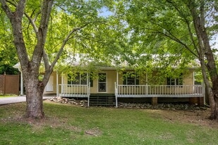 155 Sunny Ln in Villa Rica, GA - Building Photo