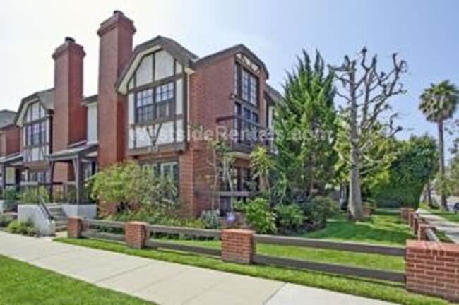 property at 810 Stanford St