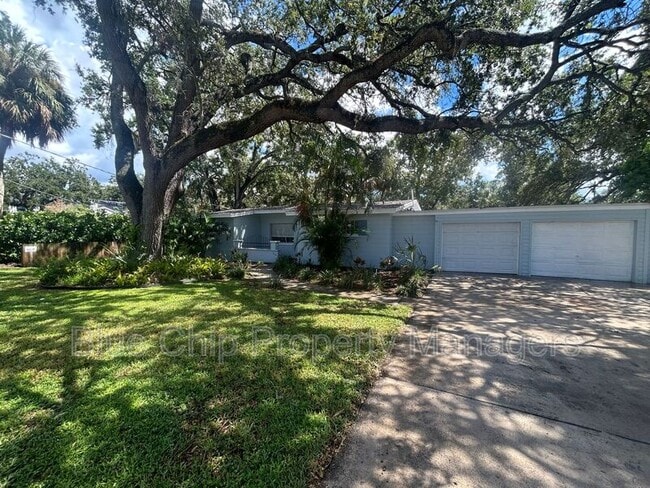 property at 4634 W Sunset Blvd