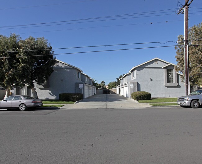 13761-13765 Cedar St in Westminster, CA - Building Photo - Building Photo