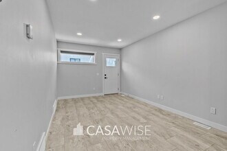 8045 Cedric Mah Rd in Edmonton, AB - Building Photo - Building Photo