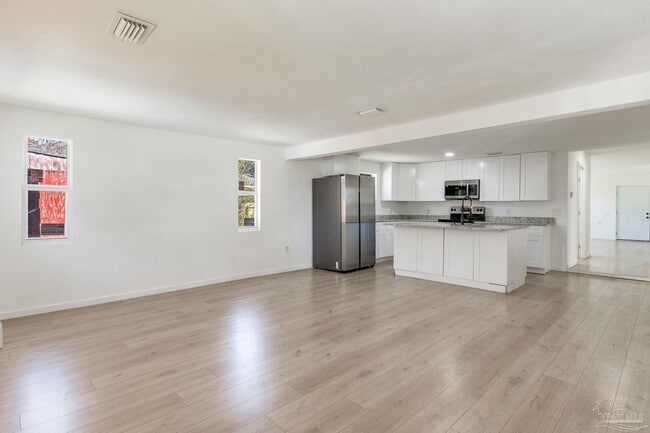 8351 Dudley Ave in Pensacola, FL - Building Photo - Building Photo