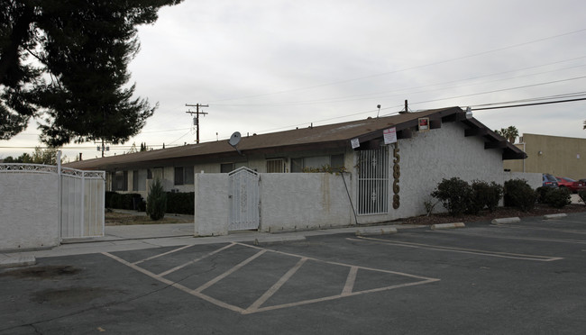 15868 Tuscola Rd in Apple Valley, CA - Building Photo - Building Photo