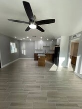 69 W Beverly Ave in Clovis, CA - Building Photo - Building Photo