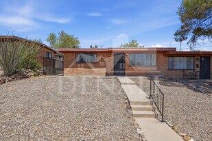 1808 W Caravelle Rd in Tucson, AZ - Building Photo