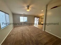 341 Sunny Meadow Dr in Bakersfield, CA - Building Photo - Building Photo