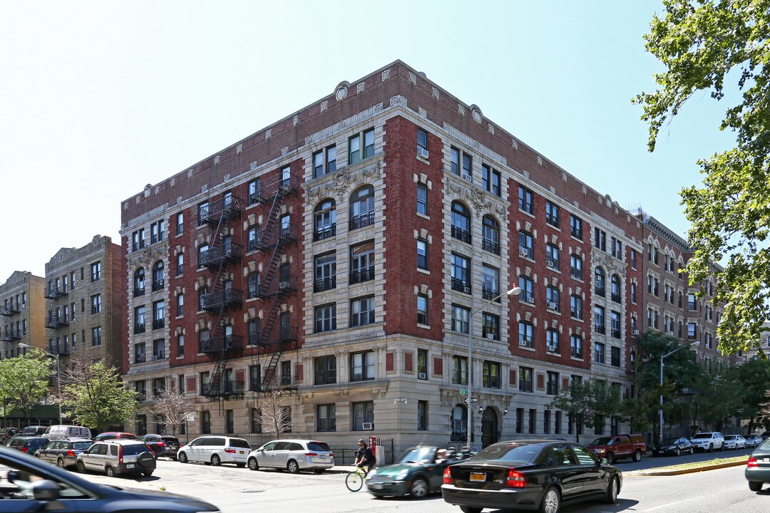 587 Riverside Dr in New York, NY - Building Photo