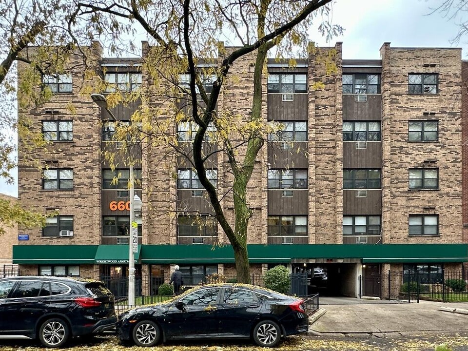 665 W Wrightwood Ave in Chicago, IL - Building Photo