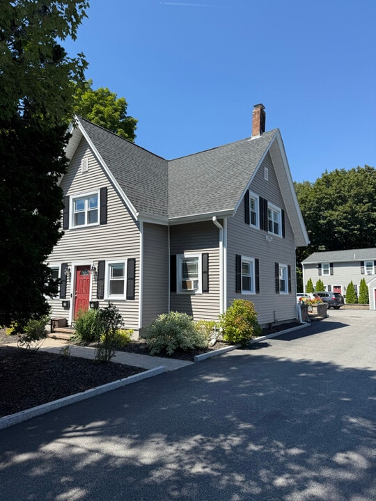 38 Elm St in Easton, MA - Building Photo