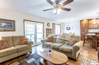 2720 S Maywood Dr in Sioux Falls, SD - Building Photo - Building Photo