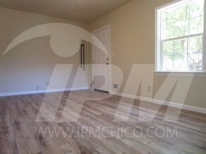 184 E Washington Ave in Chico, CA - Building Photo - Building Photo