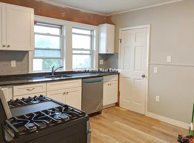 58 Buzzells Ln, Unit 1