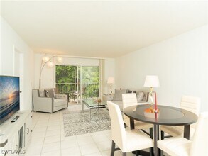 499 Forest Lakes Blvd in Naples, FL - Building Photo - Building Photo