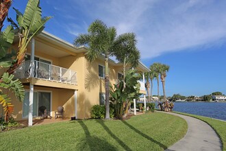 Snell Isle Luxury Waterfront Apartment Homes in St. Petersburg, FL - Building Photo - Building Photo