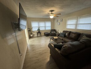 4717 Holladay Rd in Virginia Beach, VA - Building Photo - Building Photo