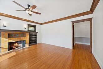 5904 W Midway Park in Chicago, IL - Foto de edificio - Building Photo