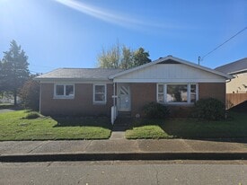 701 Main St in Grandview, IN - Building Photo