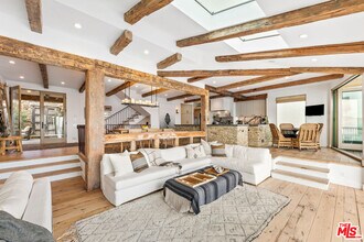 24920 Malibu Rd in Malibu, CA - Building Photo - Building Photo