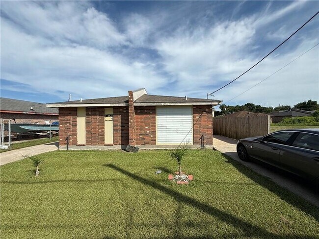 property at 2925 Daniel Dr