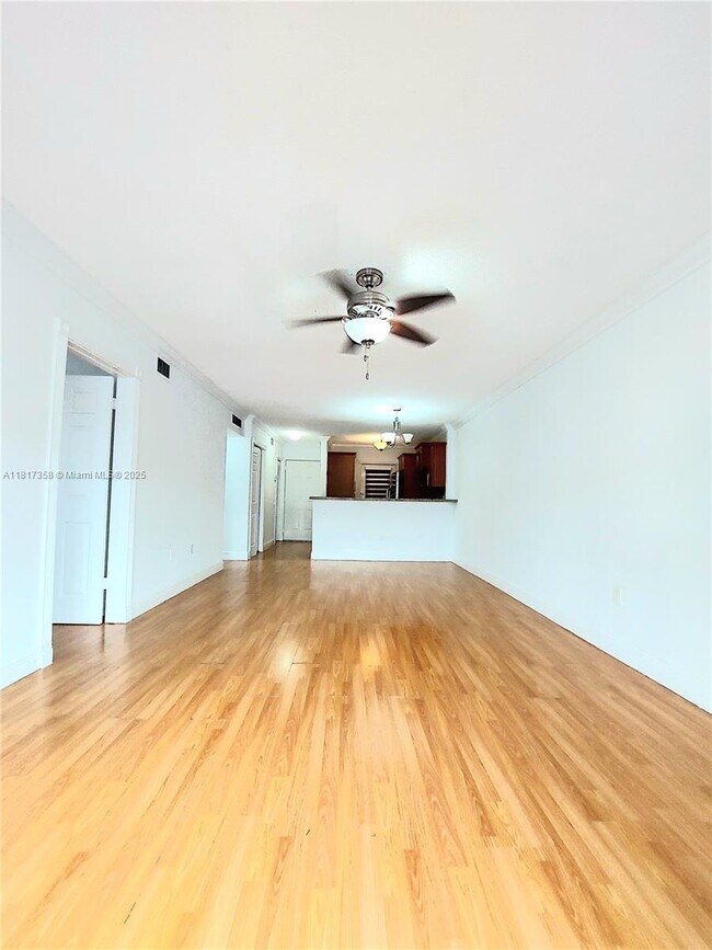 110 Royal Palm Rd in Hialeah Gardens, FL - Building Photo - Building Photo